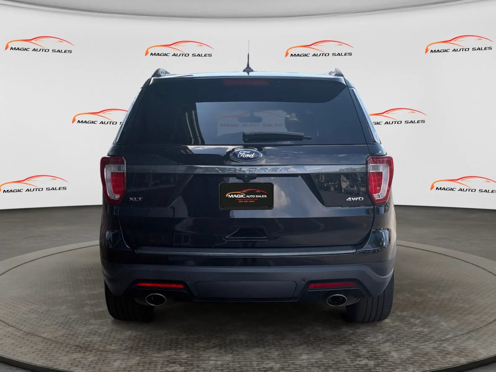 Used 2019 Ford Explorer XLT w/ Equipment Group 202A AWD/4WD image 9