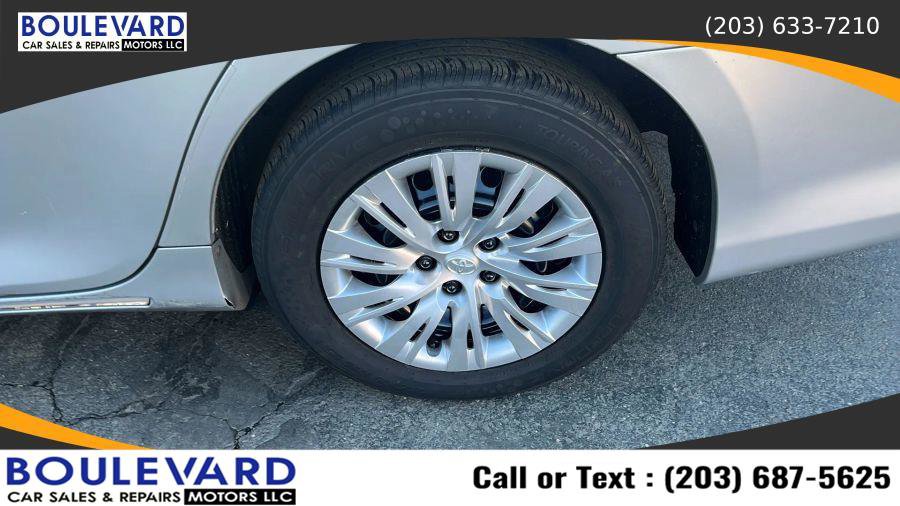 Used 2012 Toyota Camry L image 33