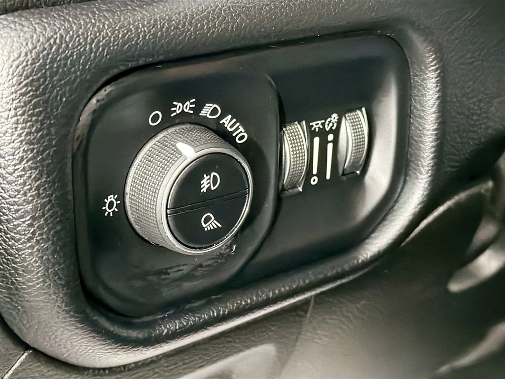 Used 2019 RAM 1500 Big Horn AWD/4WD image 10