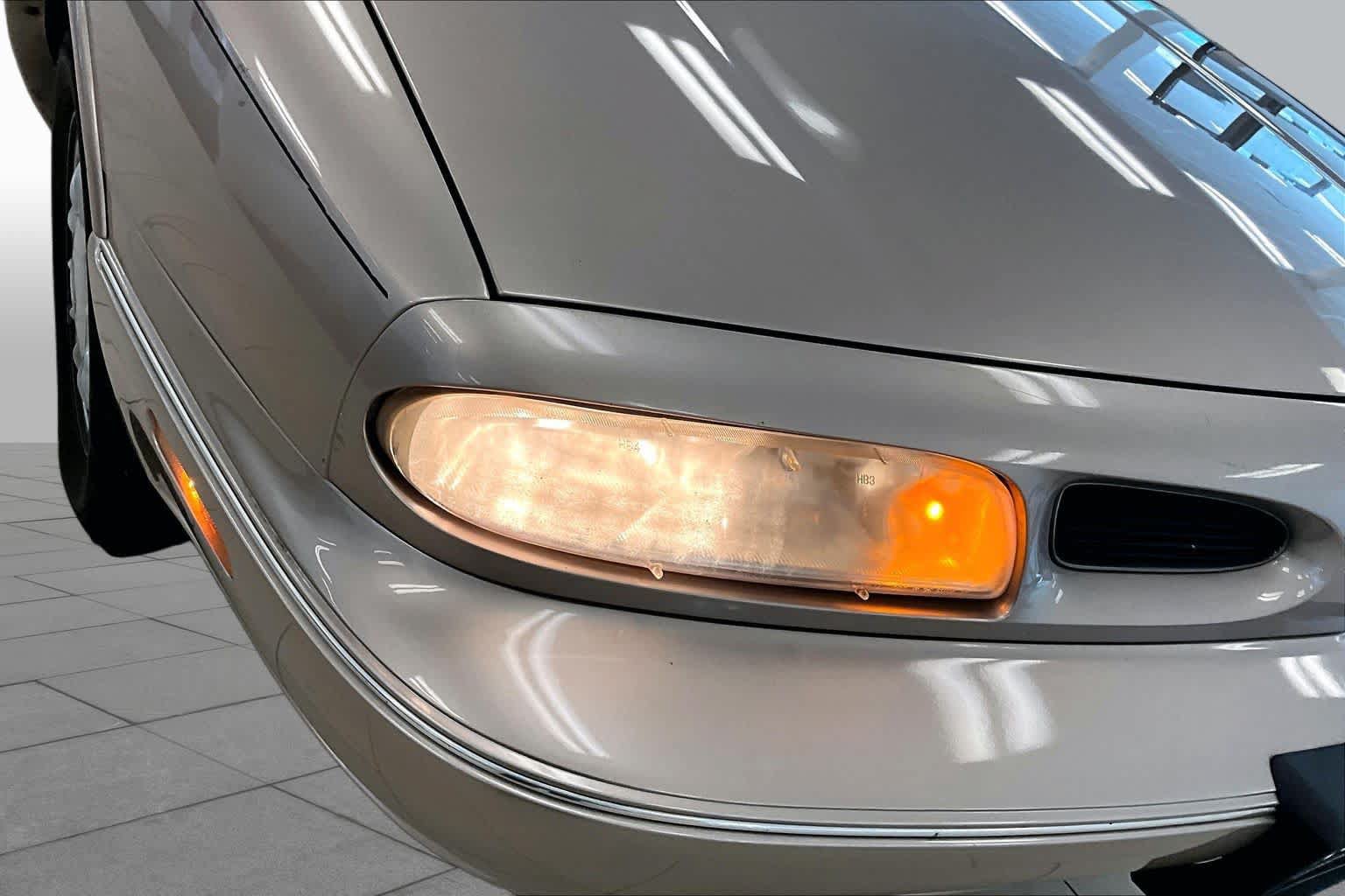 Used 1999 Oldsmobile 88 FWD image 25