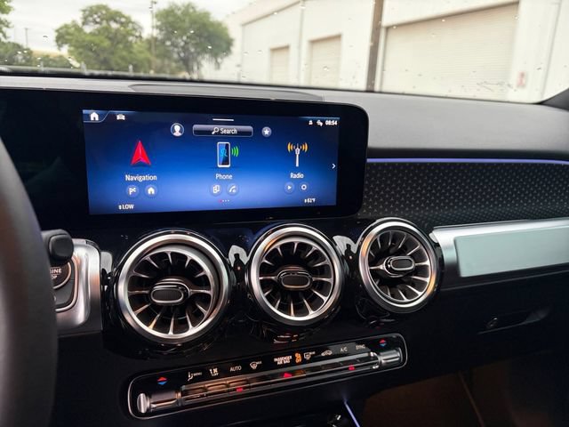 Used 2025 Mercedes-Benz GLB 250 4MATIC image 10