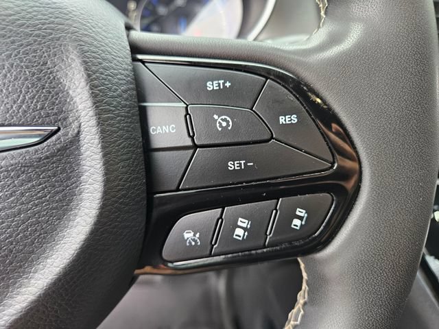 Used 2022 Chrysler Pacifica Limited w/ S Appearance Package FWD image 25