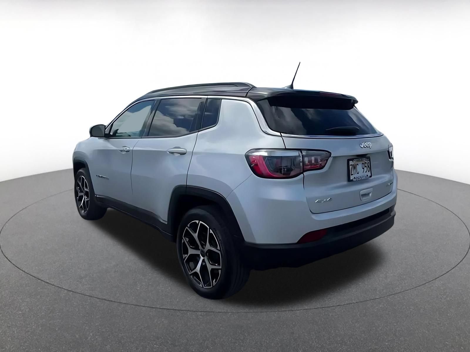 Used 2025 Jeep Compass Limited AWD/4WD image 11