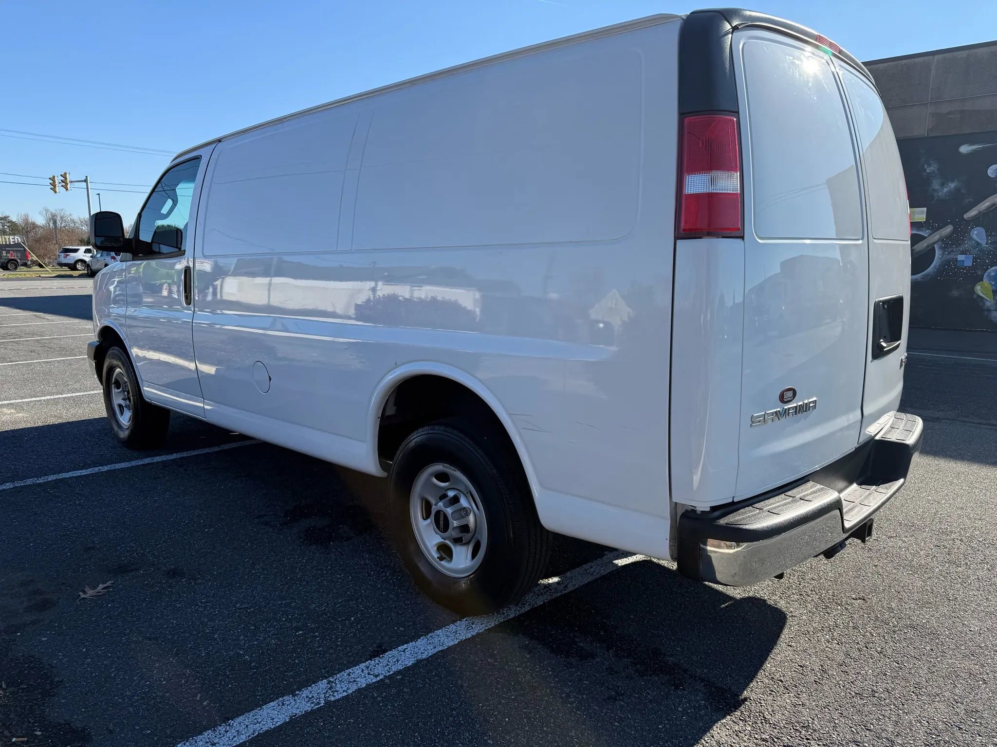 Used 2022 GMC Savana 2500 w/ Communications Package image 3