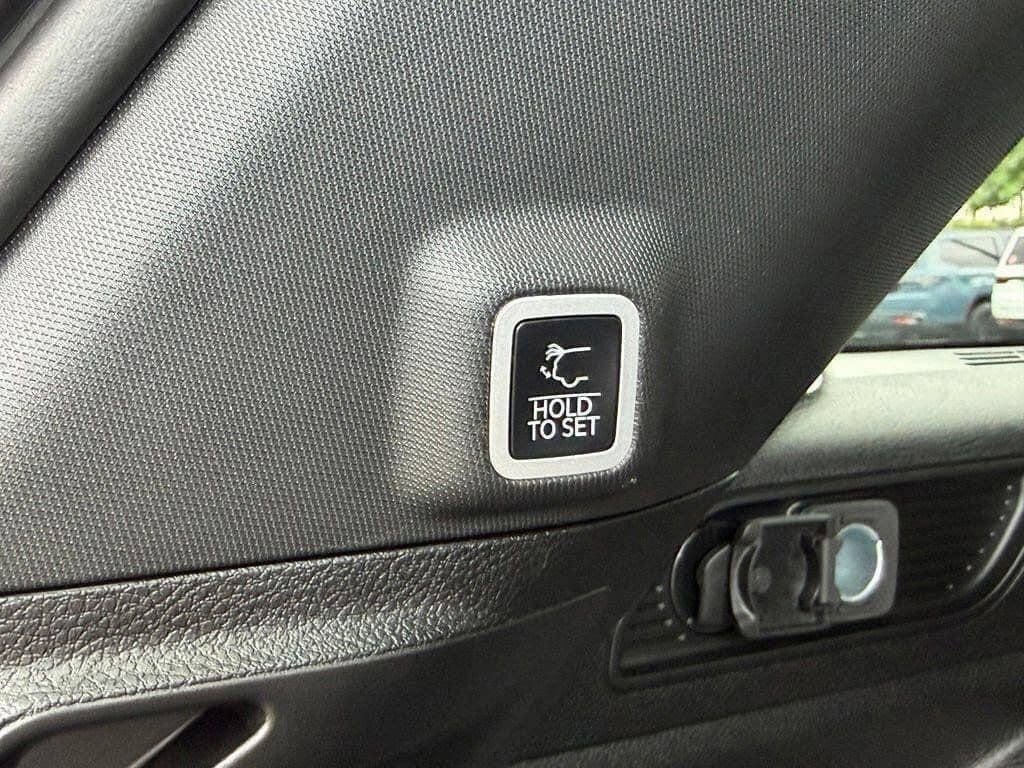 Certified 2025 Jeep Grand Cherokee Altitude AWD/4WD image 36