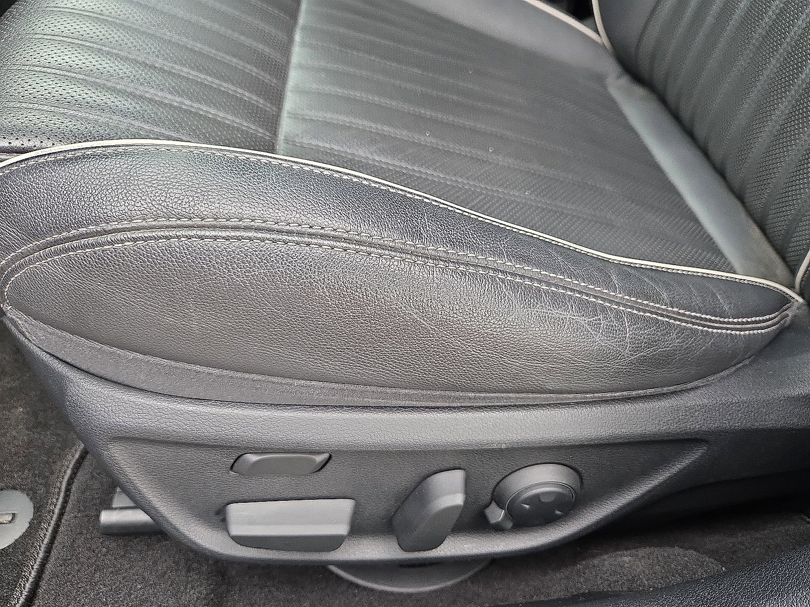 Used 2019 Genesis G70 3.3T Advanced RWD image 14