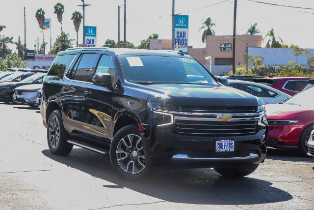 Used 2024 Chevrolet Tahoe LT w/ Luxury Package RWD image 2