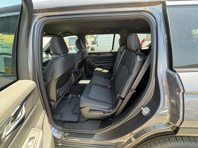 New 2026 Jeep Grand Cherokee L Laredo w/ MOPAR Finishing Package AWD/4WD image 19