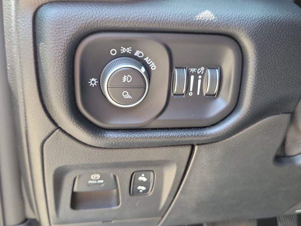 Used 2019 RAM 1500 Laramie RWD image 22