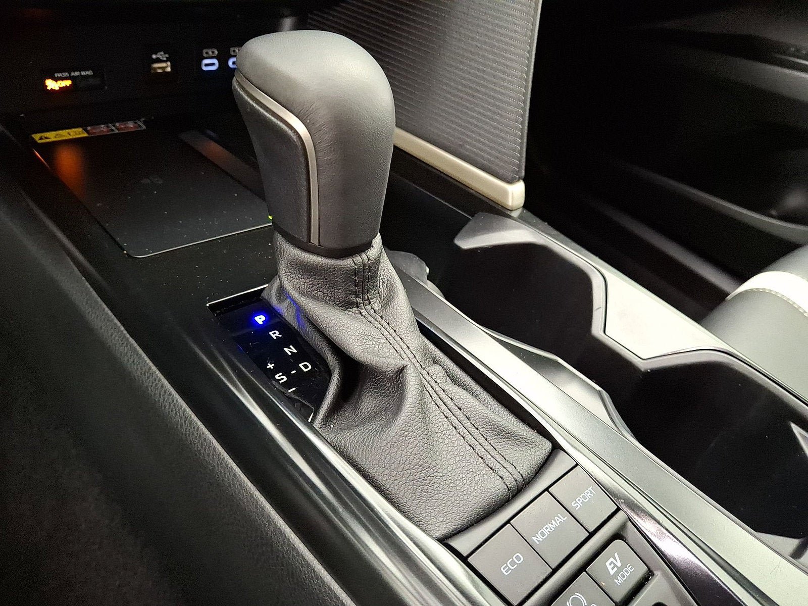 Certified 2025 Toyota Camry SE FWD image 4