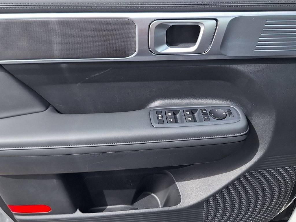 Certified 2025 Hyundai Santa Fe SEL image 9