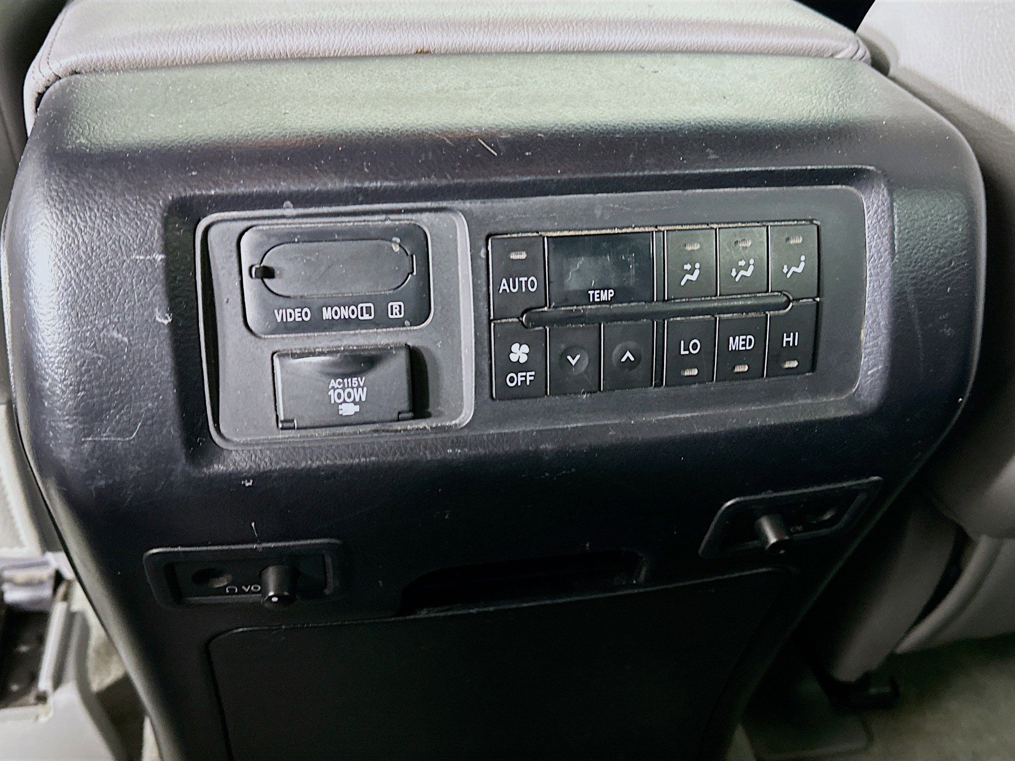 Used 2010 Toyota Sequoia Limited RWD image 28