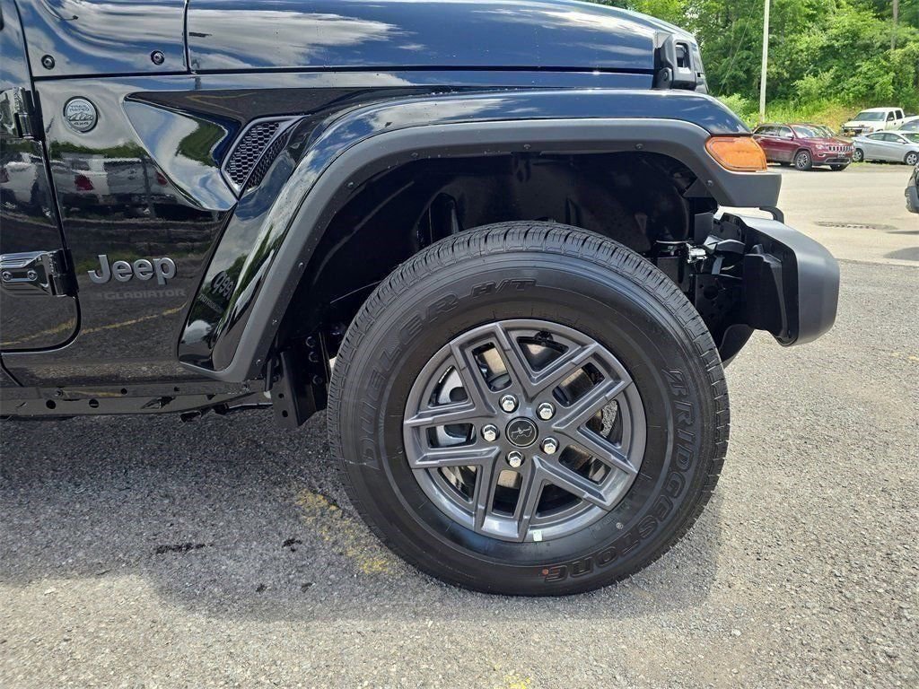 New 2025 Jeep Gladiator Sport image 2