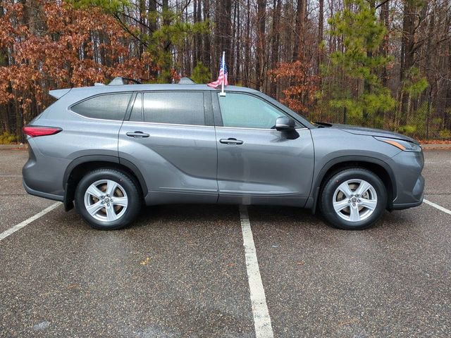 Used 2021 Toyota Highlander LE image 3