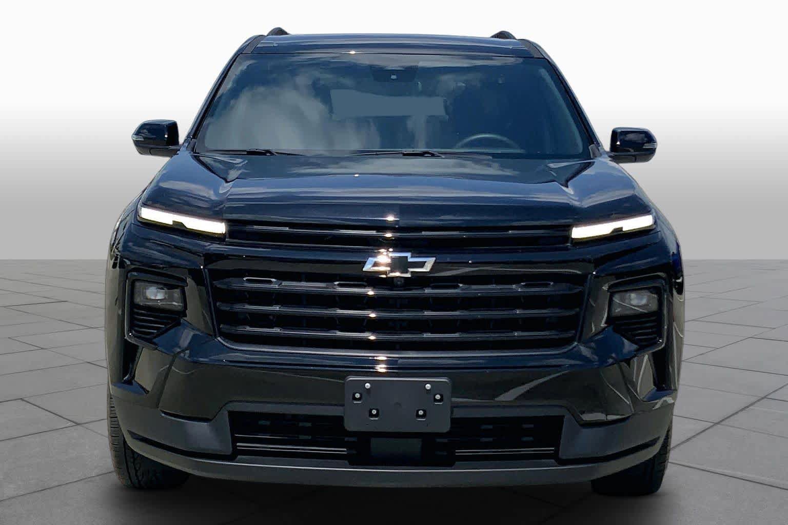 Used 2025 Chevrolet Traverse LT w/ Midnight/Sport Edition FWD image 3