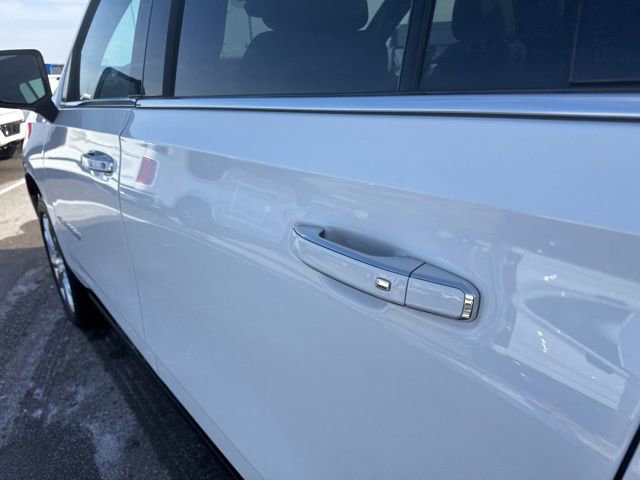 Used 2022 Chevrolet Suburban High Country image 14