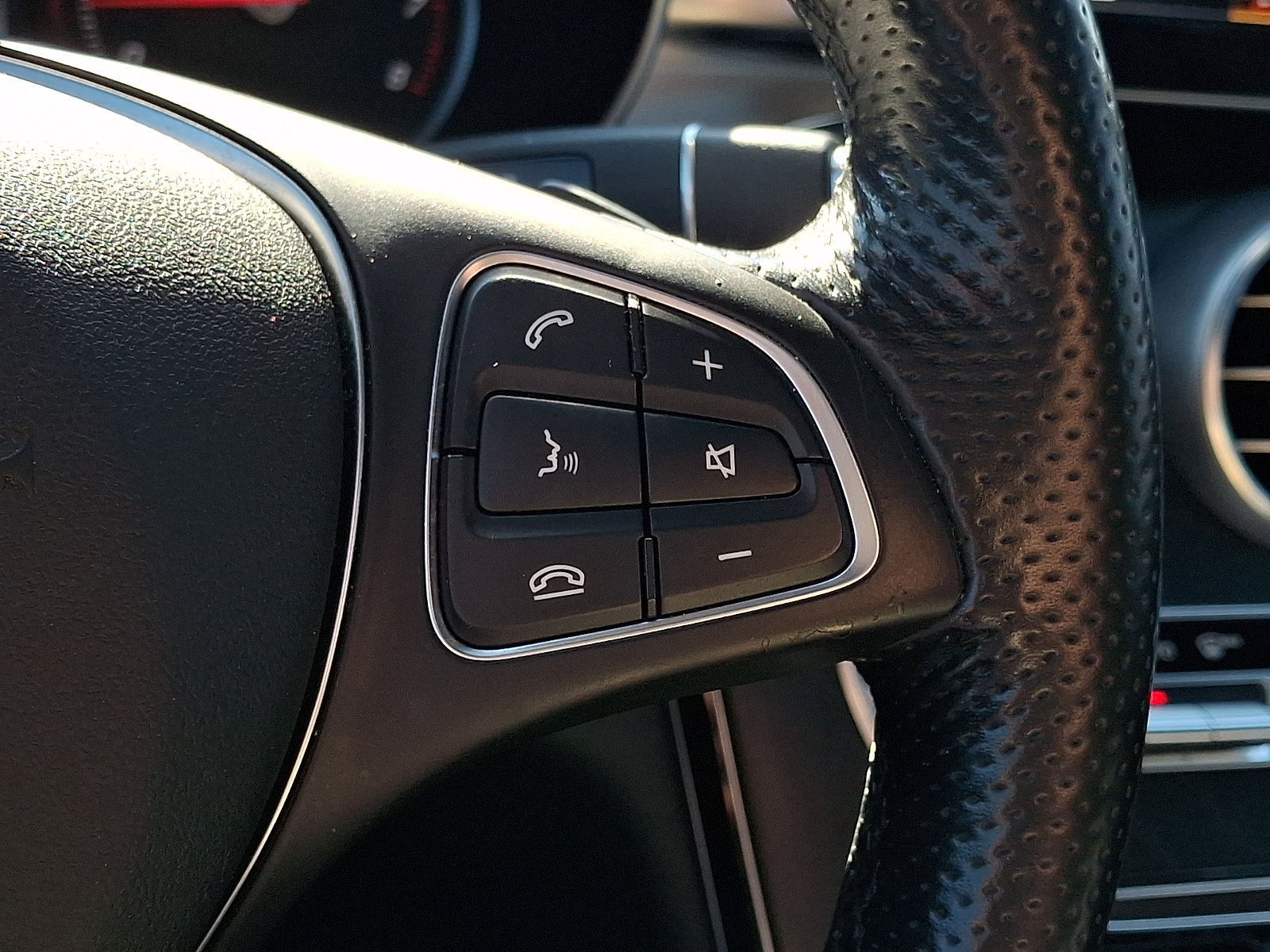 Used 2017 Mercedes-Benz GLC 300 4MATIC image 24