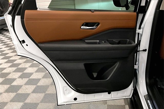 New 2025 Nissan Pathfinder Platinum image 31
