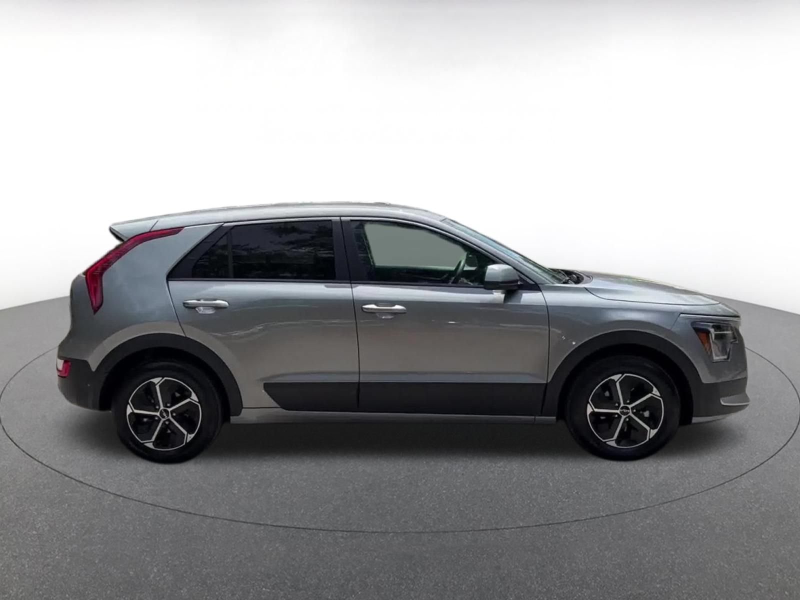 Used 2026 Kia Niro LX FWD image 16
