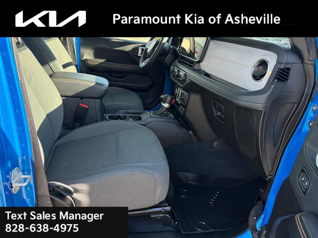 Used 2024 Jeep Wrangler Sahara image 17