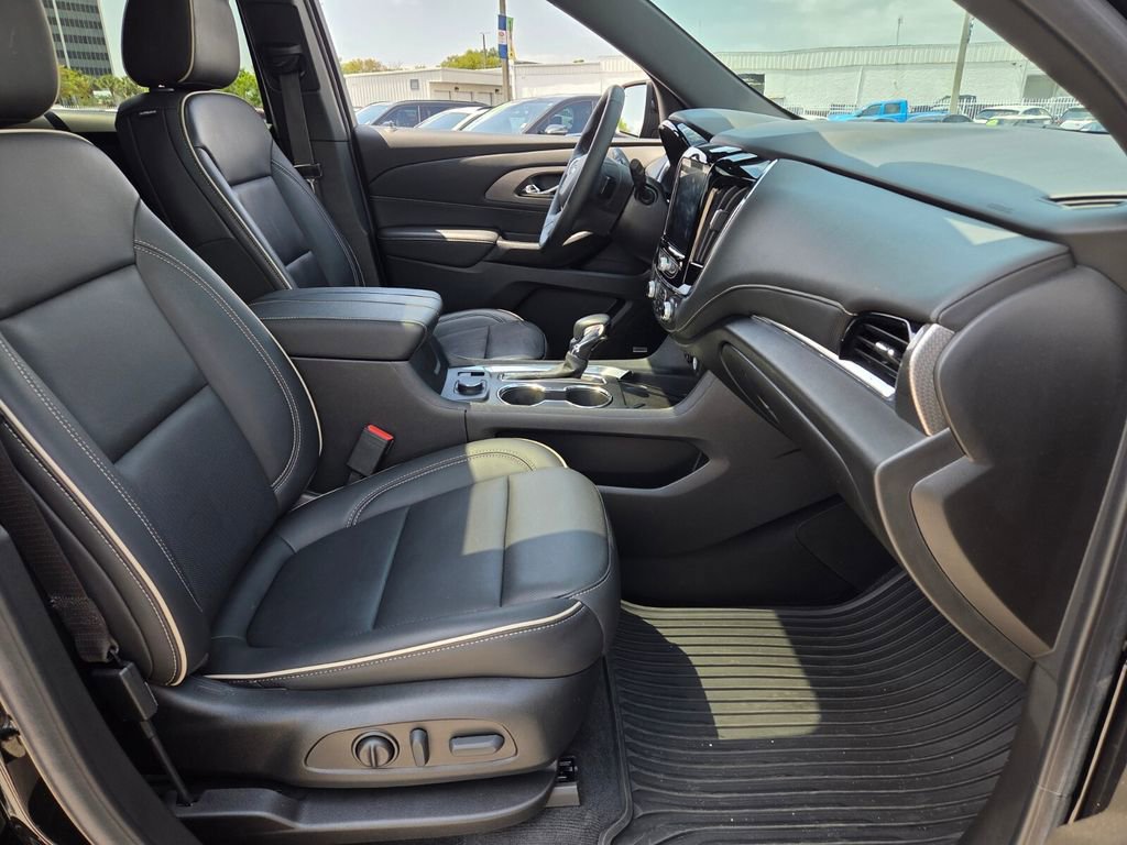 Certified 2023 Chevrolet Traverse Premier w/ Redline Edition image 17