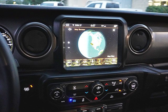 Used 2023 Jeep Wrangler Unlimited AWD/4WD image 38