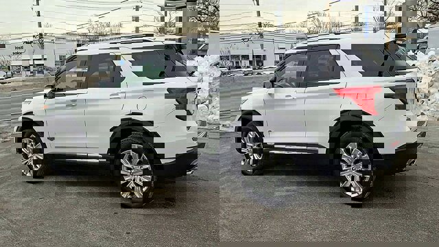 Certified 2022 Ford Explorer King Ranch w/ Technology Package AWD/4WD image 3