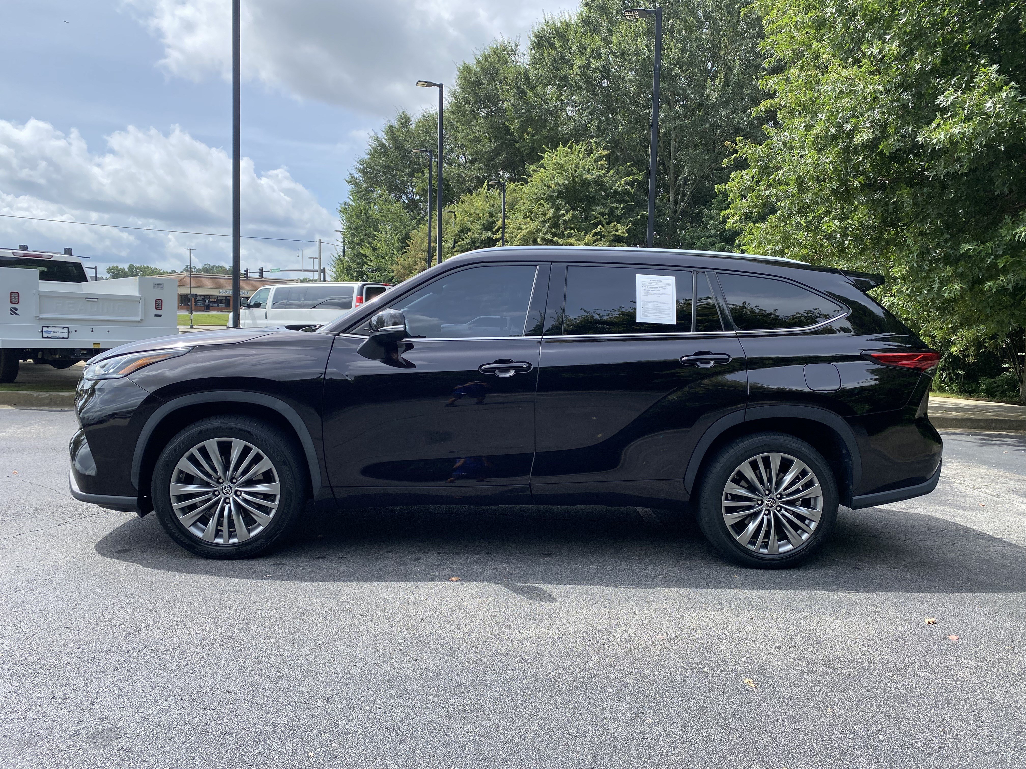 Used 2022 Toyota Highlander Platinum FWD image 6