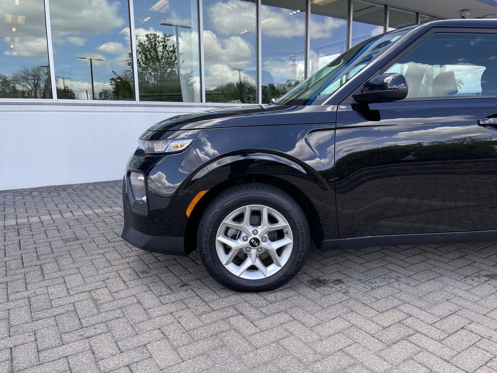 Used 2021 Kia Soul S FWD image 9
