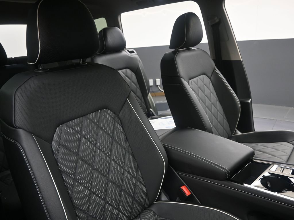 Used 2025 Volkswagen Atlas SEL Premium R-Line image 13