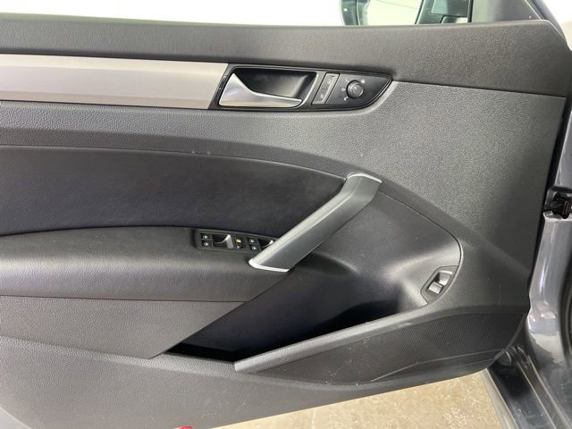 Used 2020 Volkswagen Passat 2.0T SE image 19