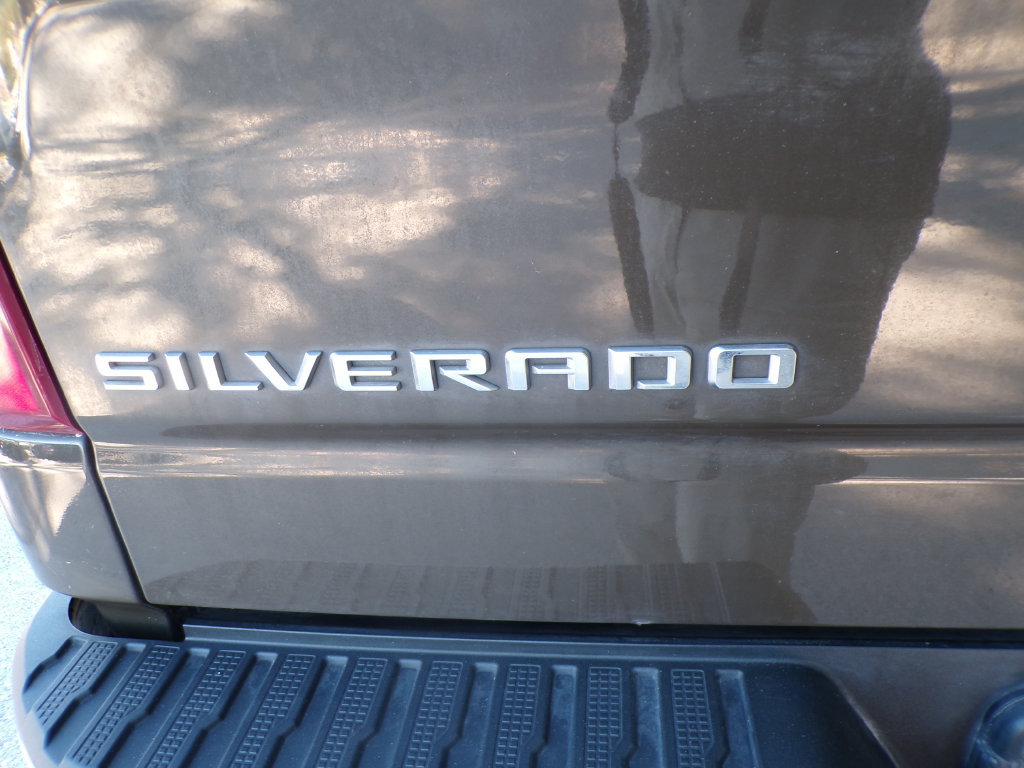 Used 2023 Chevrolet Silverado 1500 LT AWD/4WD image 17