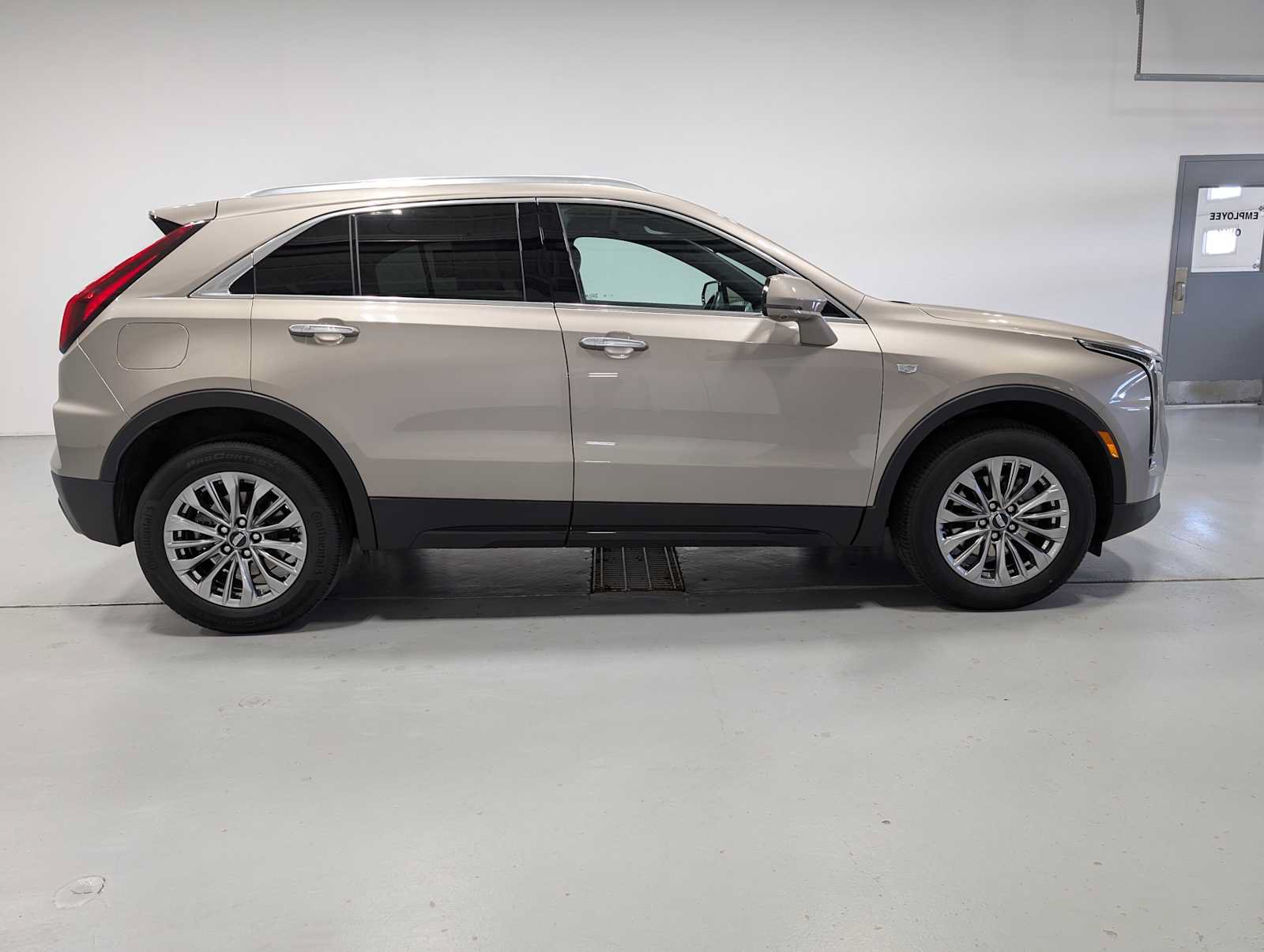 Certified 2025 Cadillac XT4 Premium Luxury AWD/4WD image 7