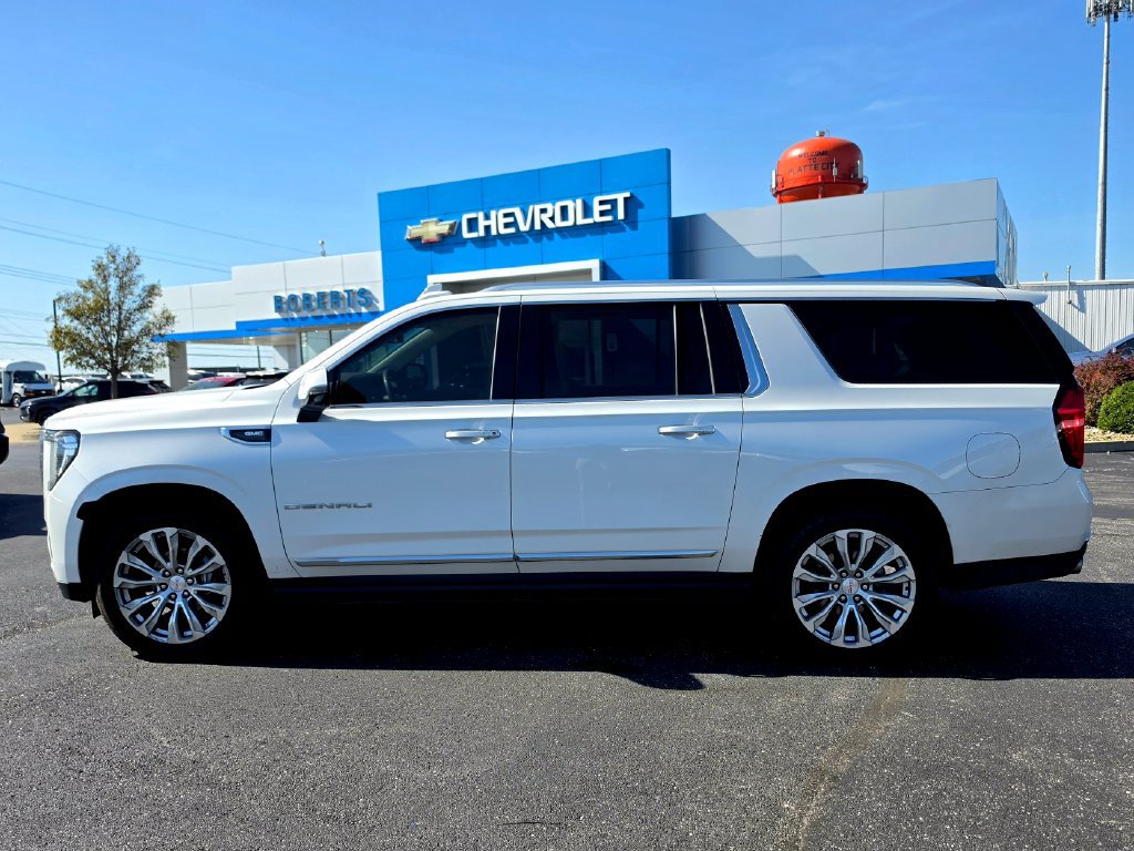 Used 2024 GMC Yukon XL Denali AWD/4WD image 3