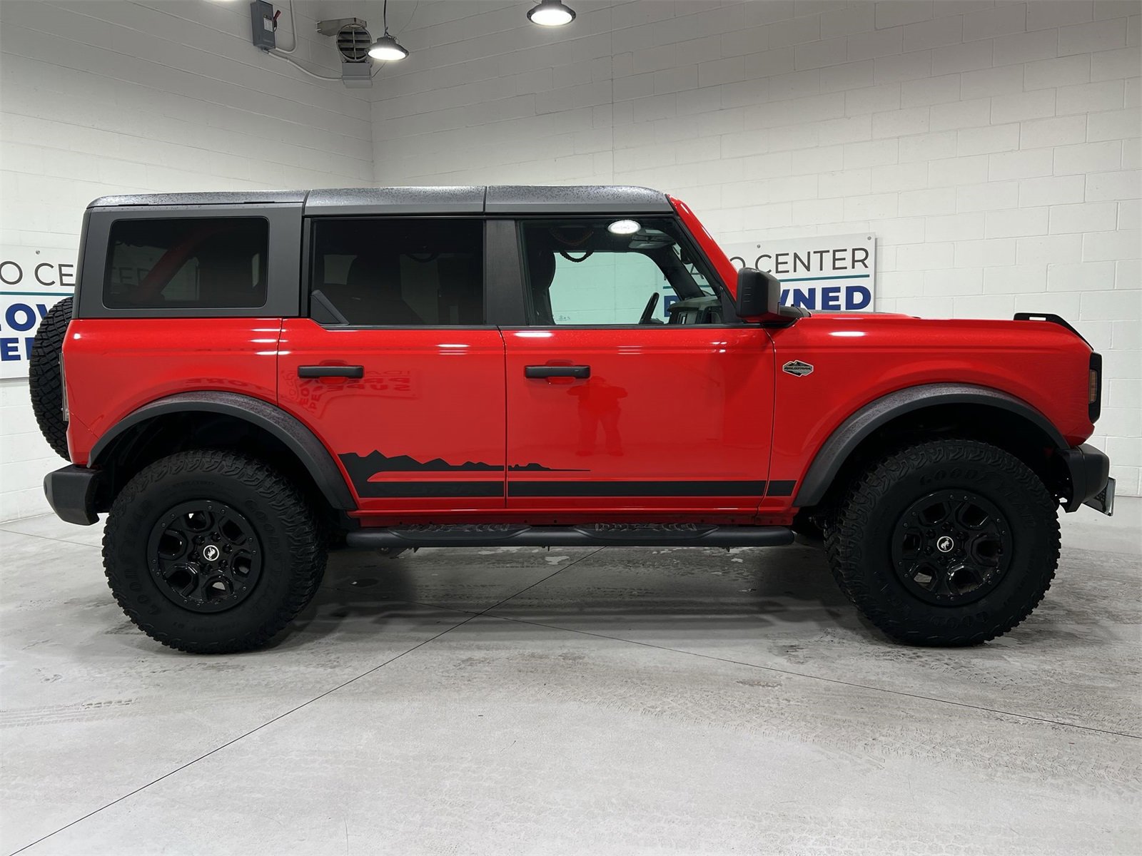 Used 2023 Ford Bronco Wildtrak image 9