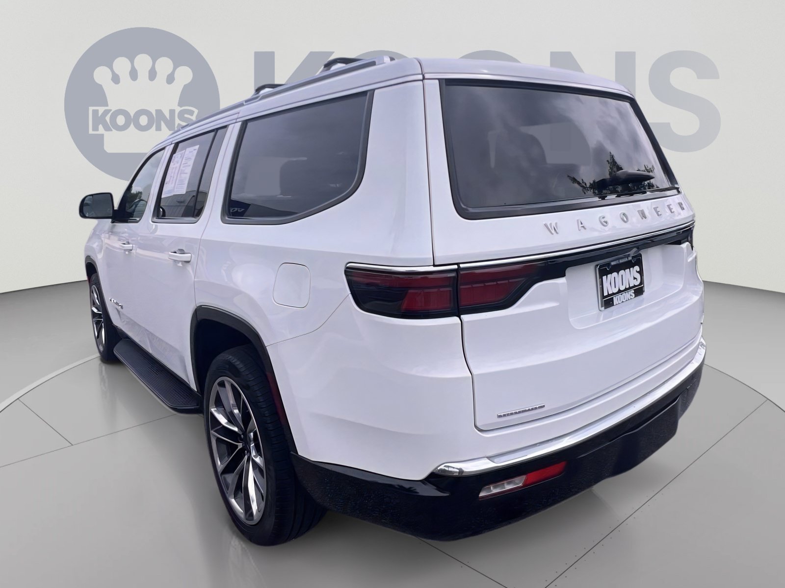 Used 2023 Jeep Wagoneer Series II w/ Convenience Group I AWD/4WD image 4