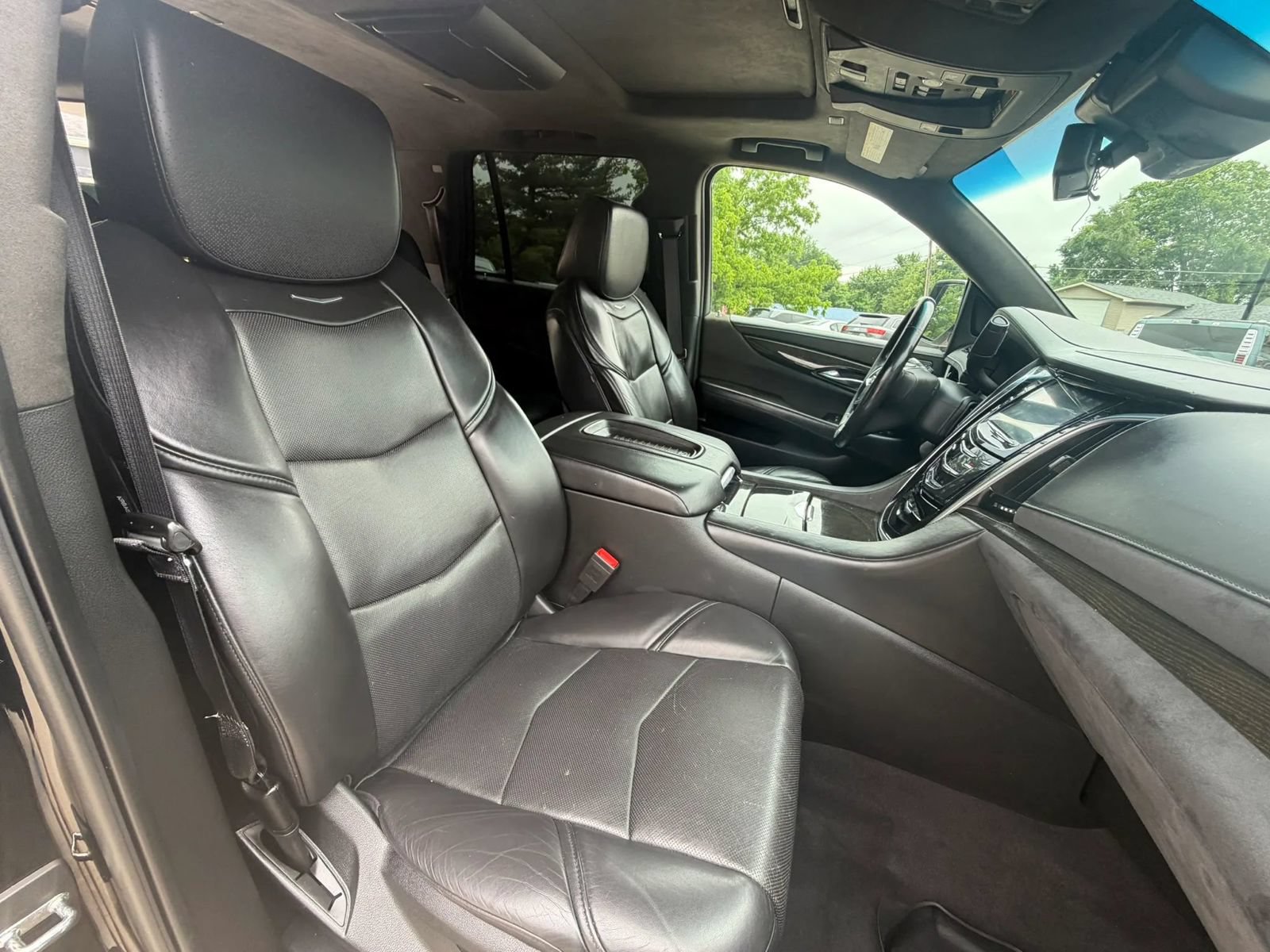 Used 2019 Cadillac Escalade Platinum AWD/4WD image 14
