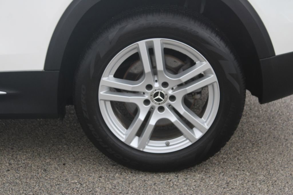 Used 2023 Mercedes-Benz GLB 250 4MATIC w/ Premium Package image 30