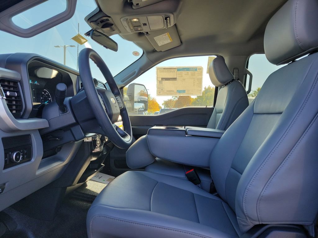 New 2026 Ford F550 4x4 Crew Cab image 15