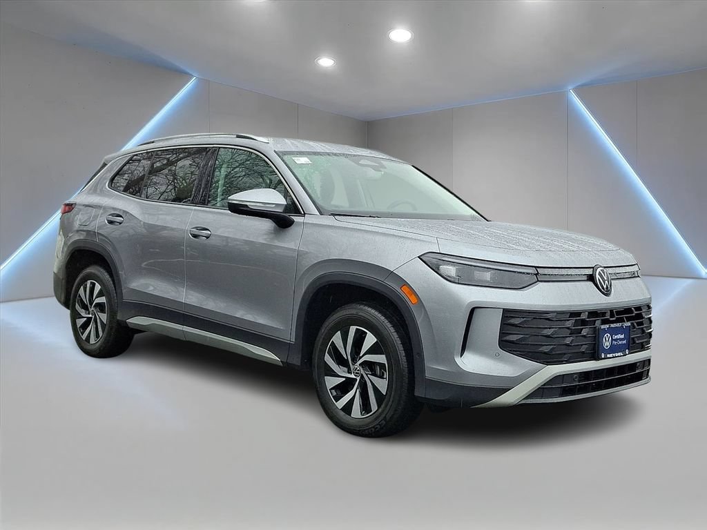 Certified 2025 Volkswagen Tiguan S AWD/4WD image 3