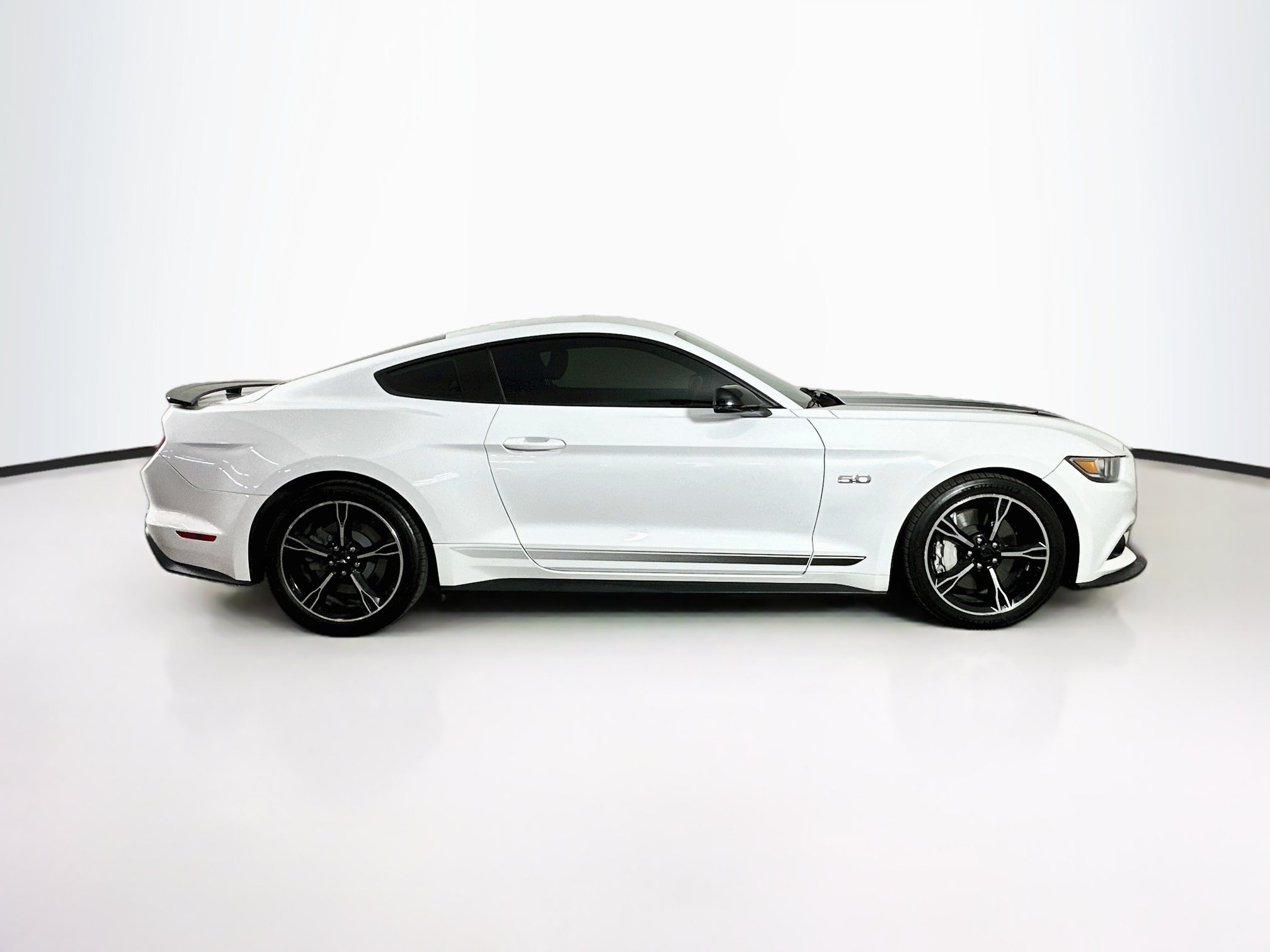 Used 2016 Ford Mustang GT Premium w/ Equipment Group 401A RWD image 10