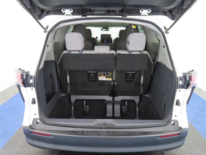 Used 2023 Toyota Sienna LE AWD/4WD image 12