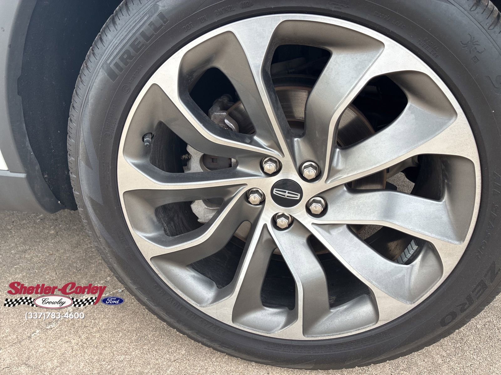 Used 2025 Lincoln Aviator 2WD image 2