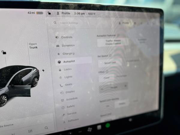 Used 2018 Tesla Model 3 Long Range image 17