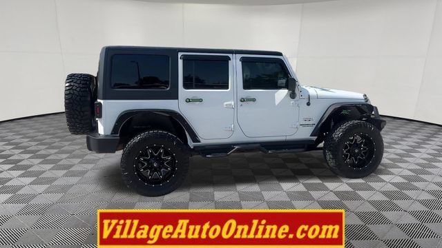 Used 2016 Jeep Wrangler Unlimited Sahara w/ Connectivity Group AWD/4WD image 39