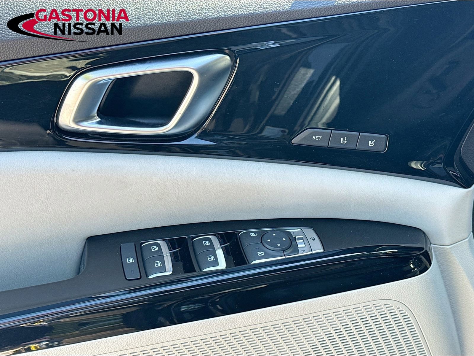 Used 2022 Kia Carnival SX FWD image 23