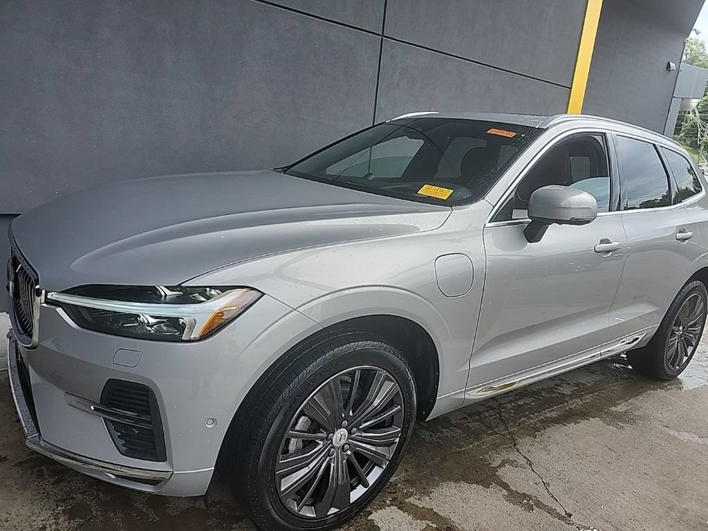 Used 2022 Volvo XC60 T8 Inscription w/ Advanced Package AWD/4WD image 2