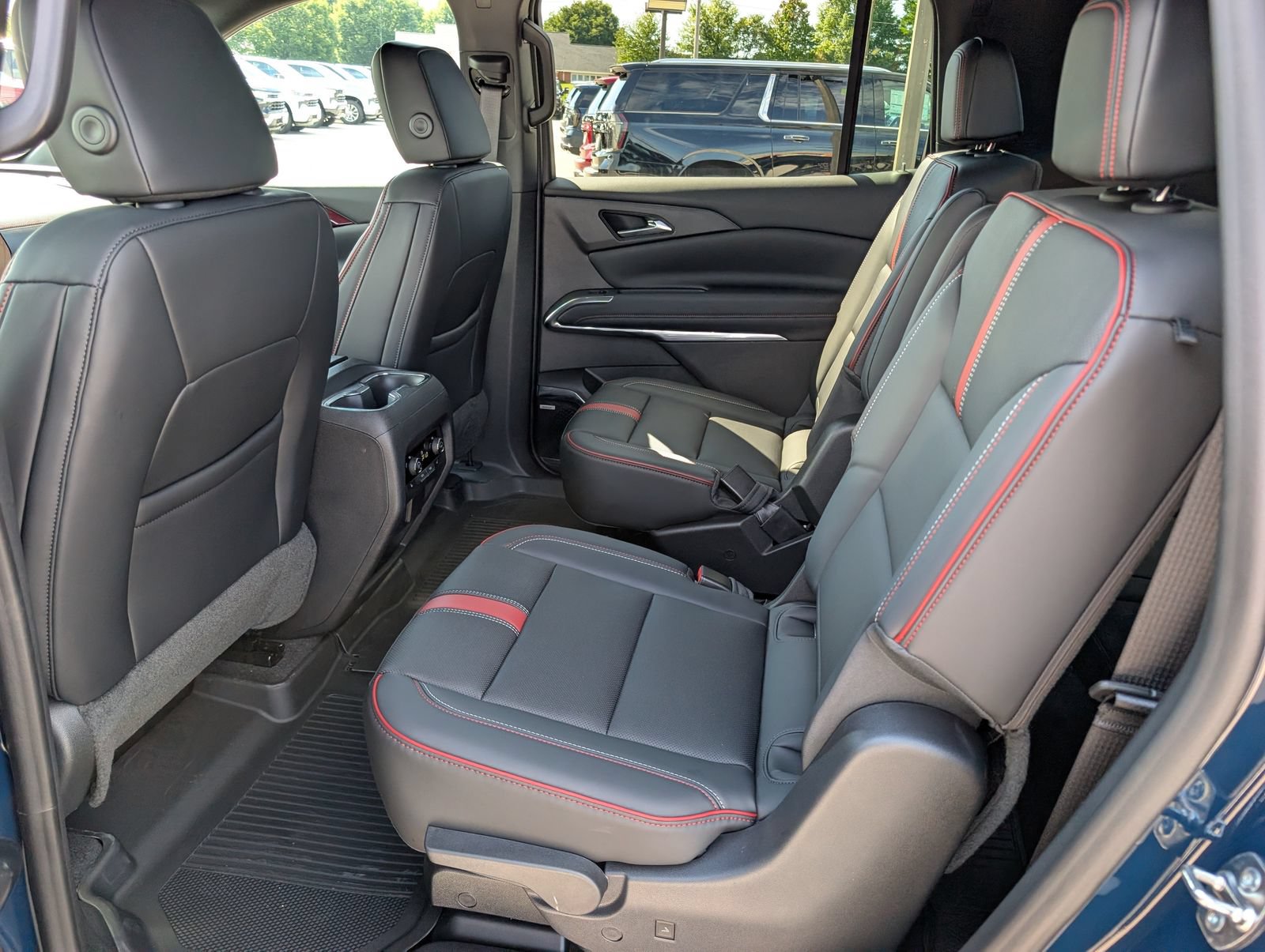New 2027 Chevrolet Traverse RS w/ LPO, Floor Liner Package FWD image 14