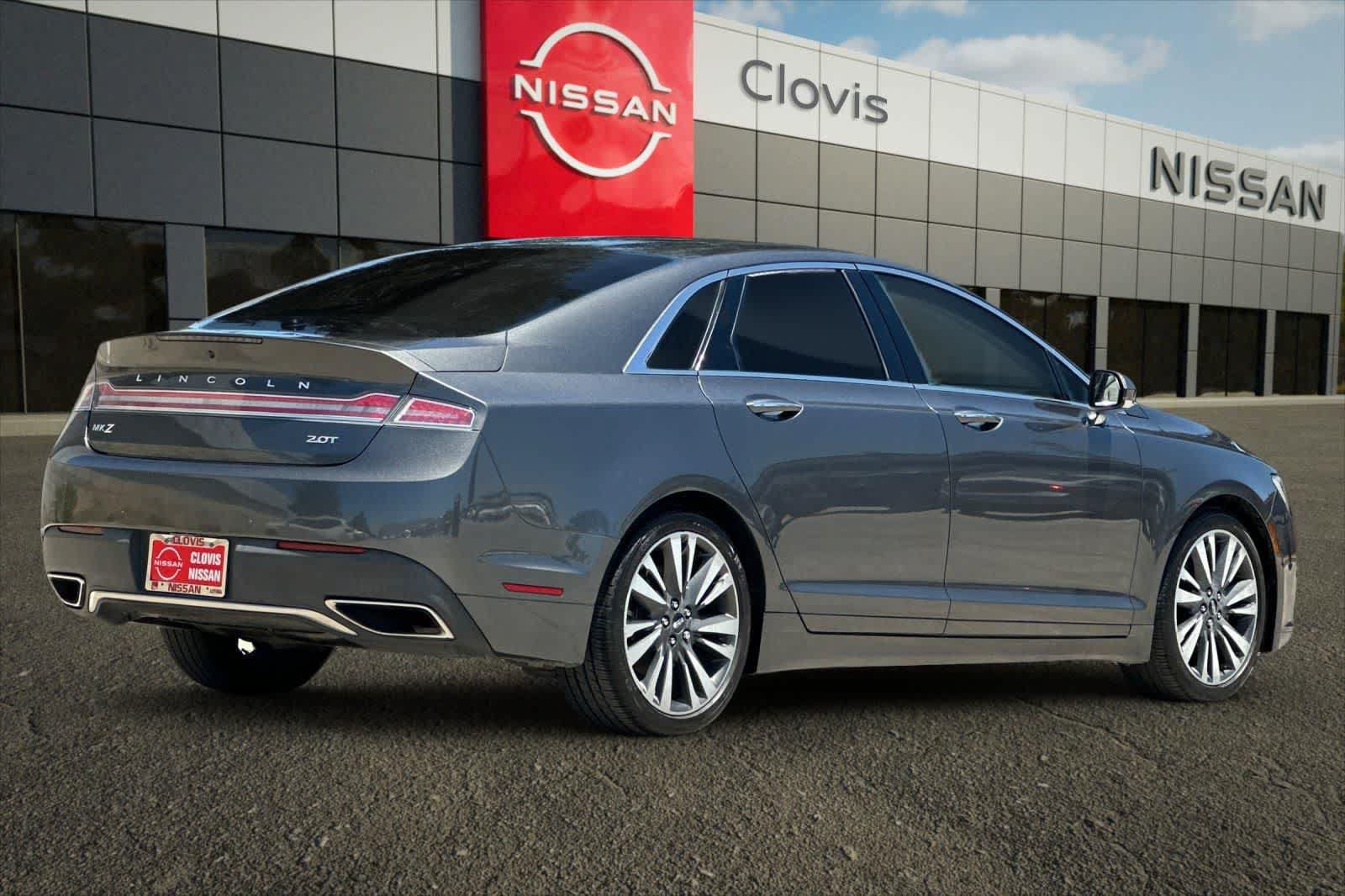 Used 2017 Lincoln MKZ Reserve FWD image 3