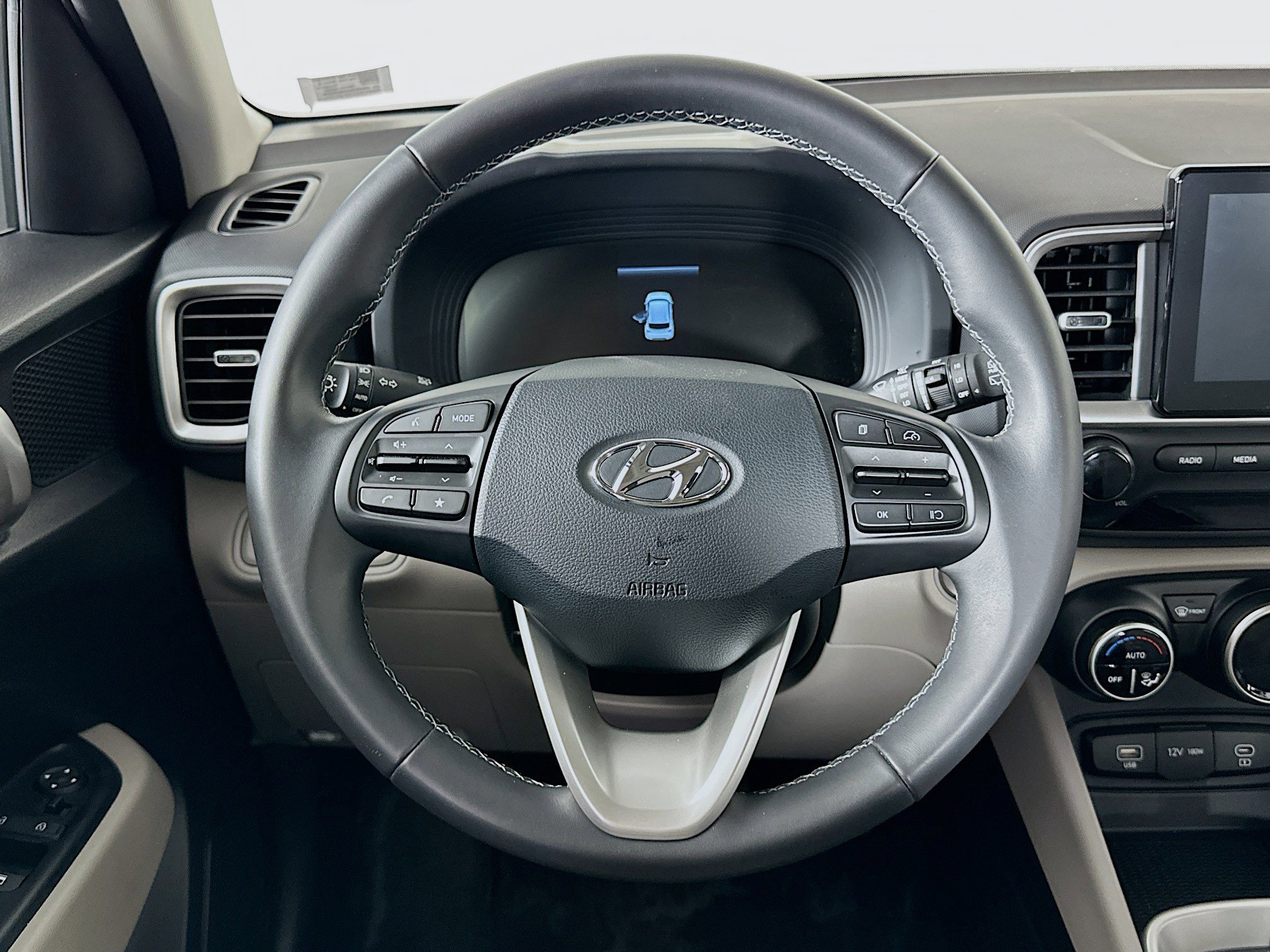 Used 2025 Hyundai Venue SEL image 18